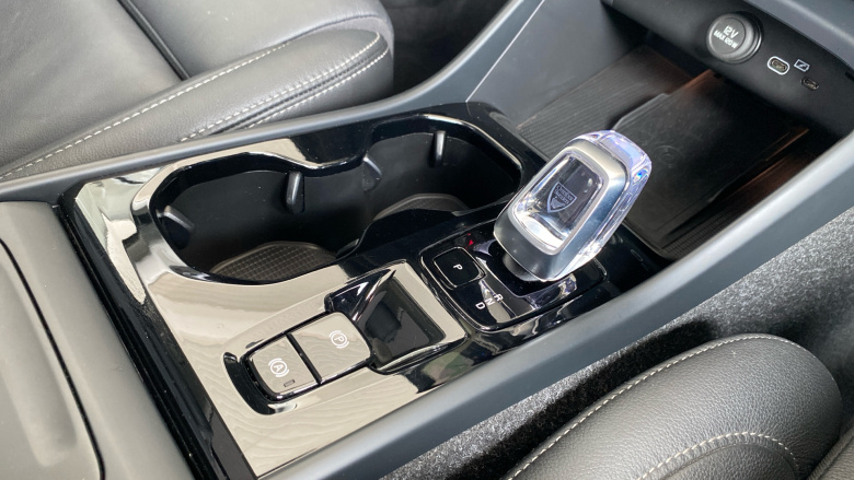 Volvo XC40 2.0 B4P Ultra Dark 5dr Auto Petrol Estate